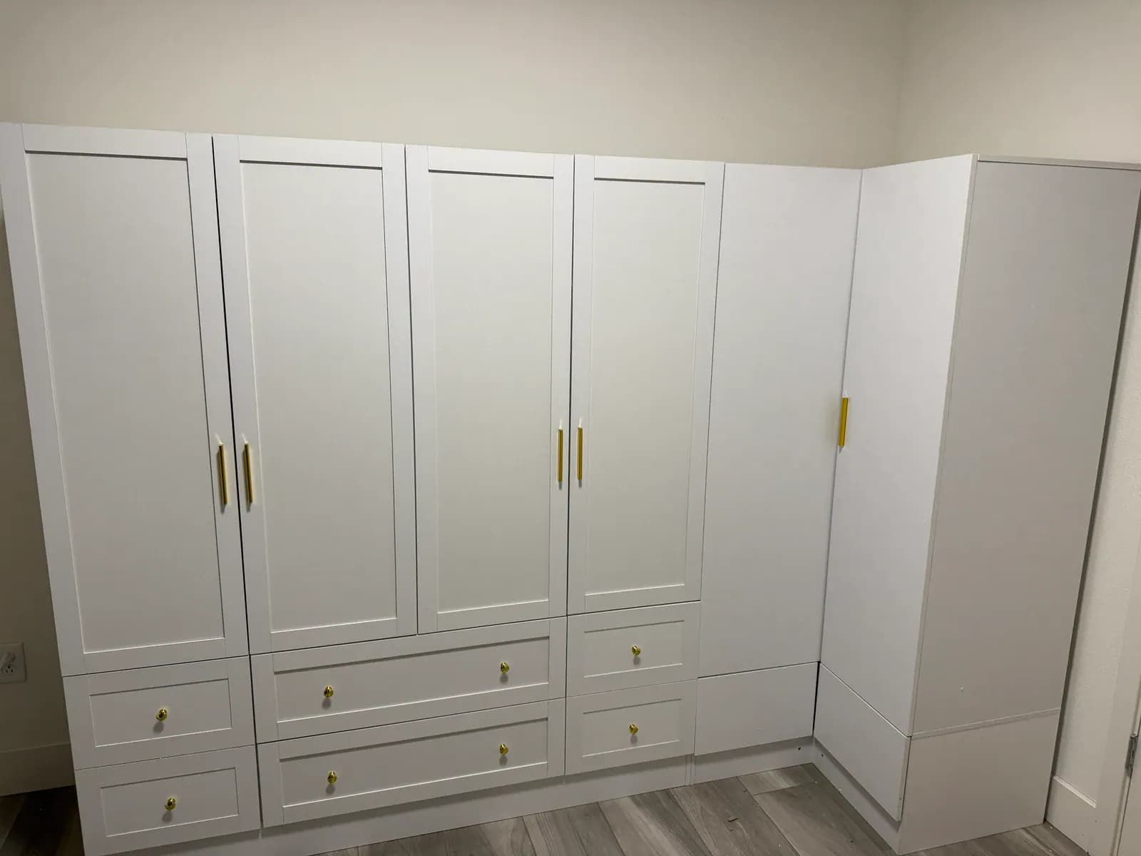 Corner Wardrobe — Livermore