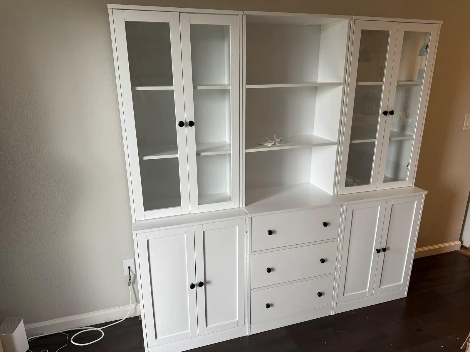 Display Hutch — Pleasanton